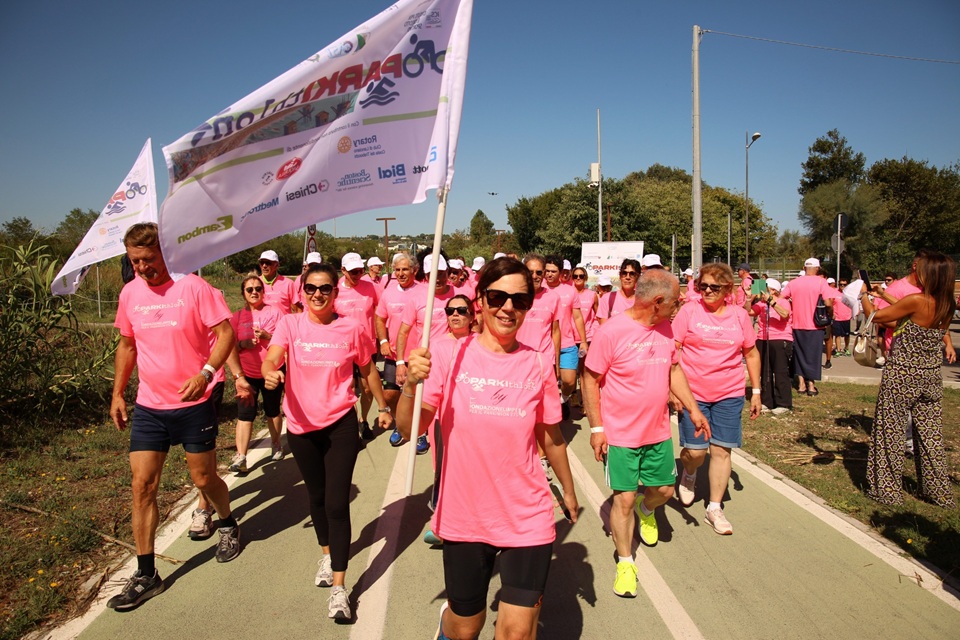 Parkithlon 2025: oltre 100 partecipanti alla Costa dei Trabocchi per il triathlon solidale a sostegno della ricerca sul Parkinson.